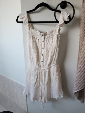AE Cream Romper Xs